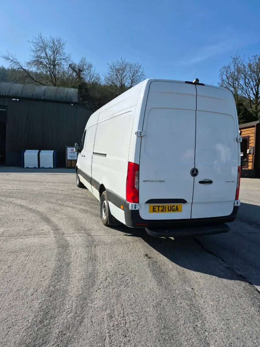 Mercades fridge van - Image 3