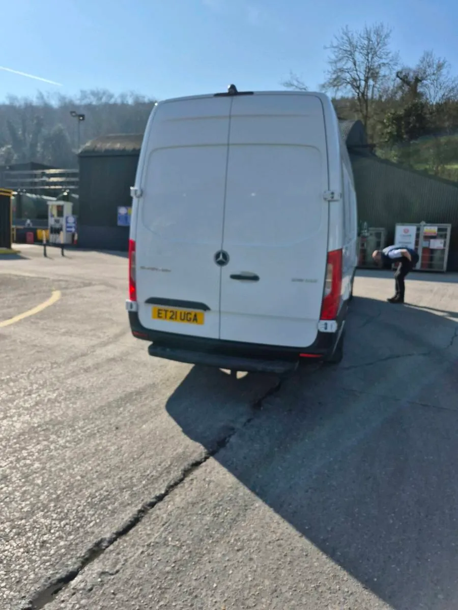 Mercades fridge van - Image 4