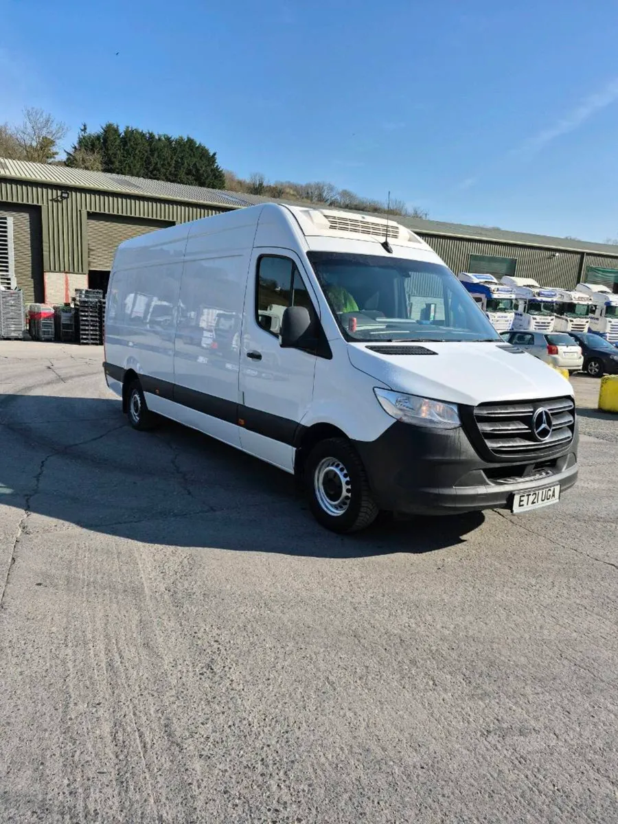 Mercades fridge van - Image 2