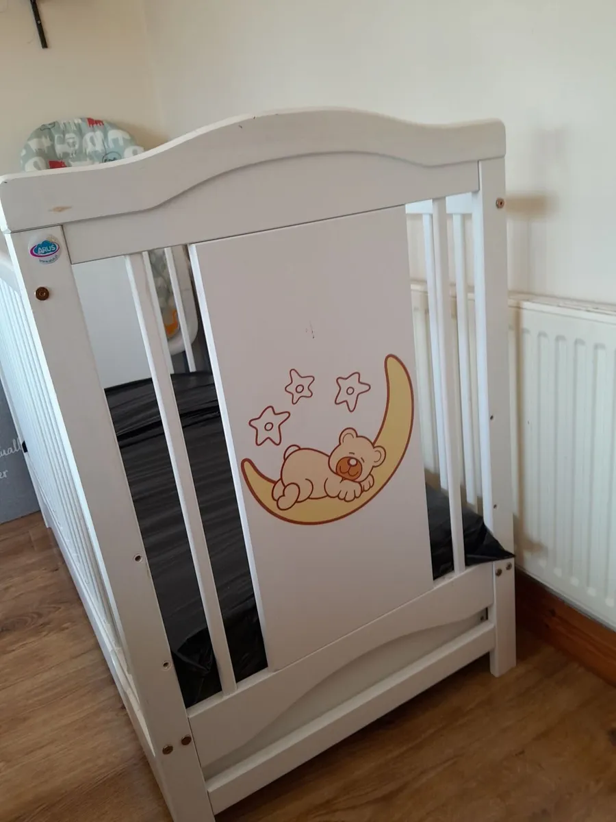 Baby cot and high chair - Image 1