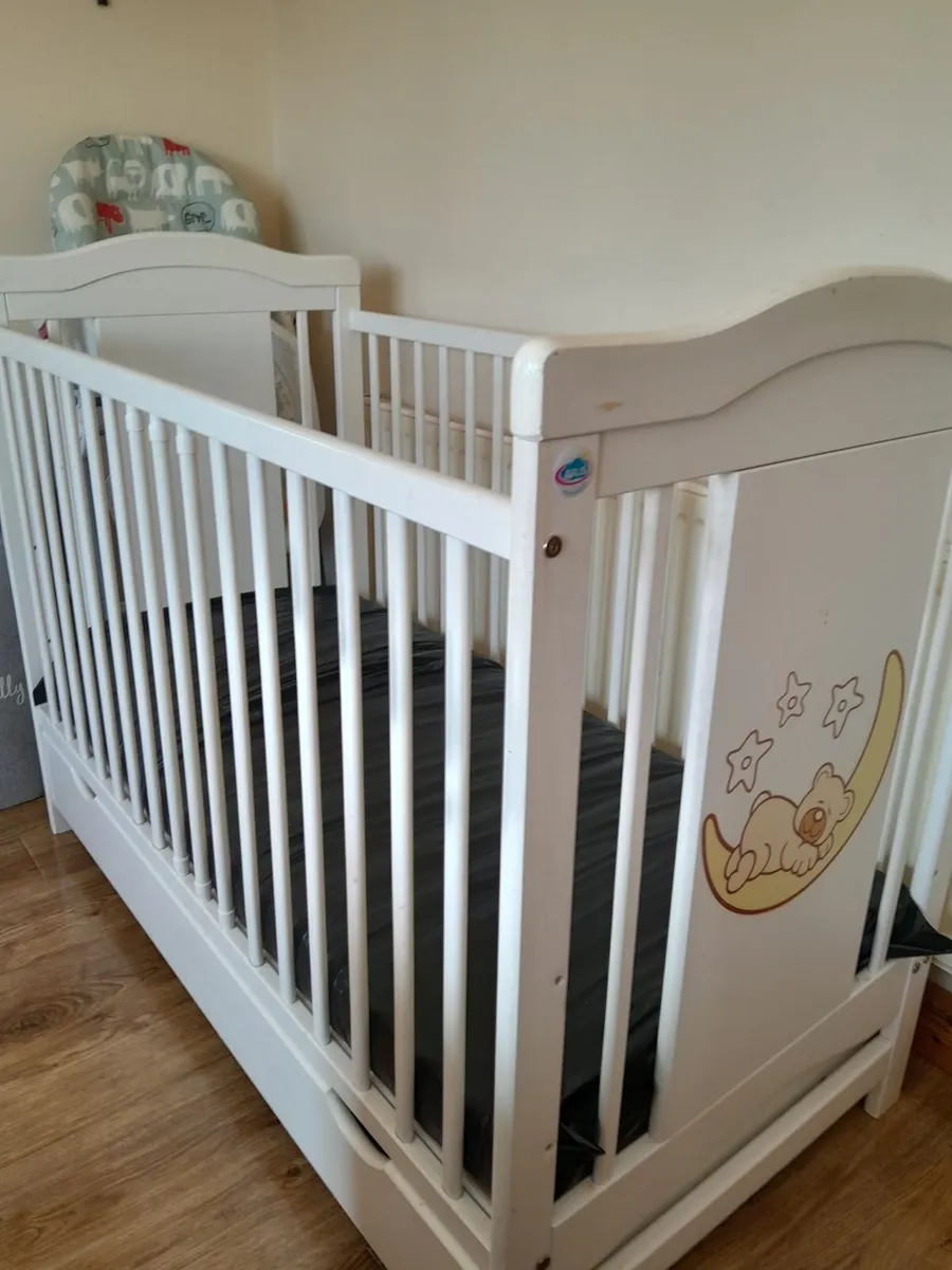 Baby cot and high chair - Image 3