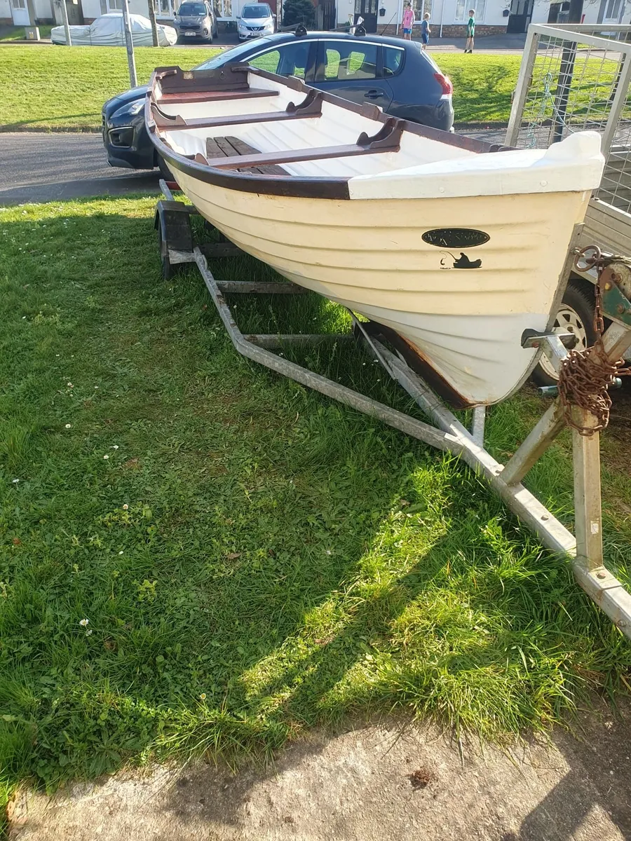 19 foot lake boat - Image 1