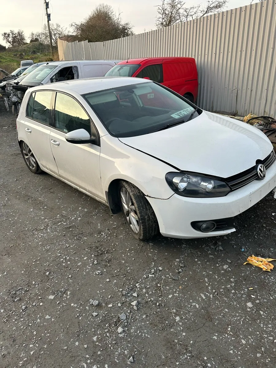 2011 Volkswagen Golf mk6 1.4 petrol for breaking - Image 1