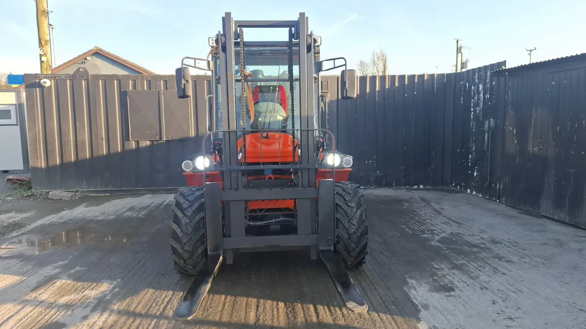 Articulated Forklift - Image 2