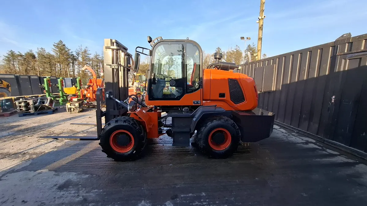 Articulated Forklift - Image 4