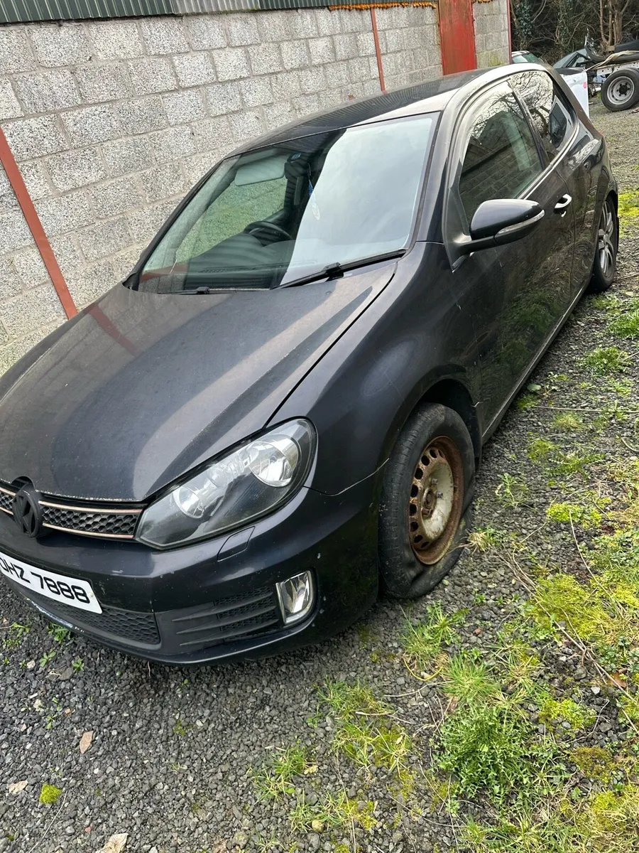 2010 Volkswagen Golf 1.6 tdi for breaking only - Image 2