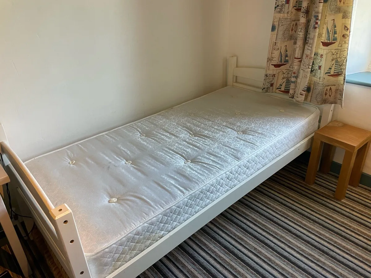 Single bed - Image 2