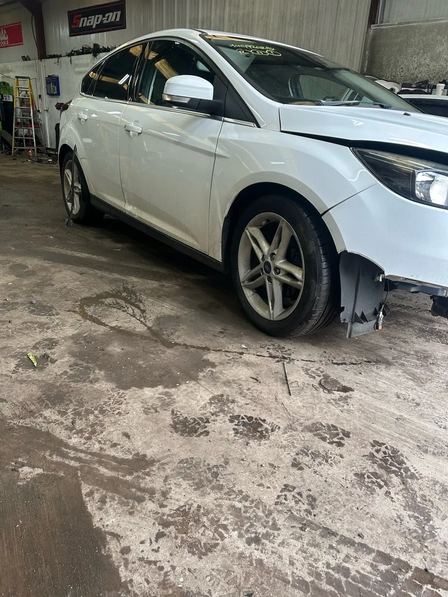 2015 Ford focus 1.6 tdi for breaking only - Image 3