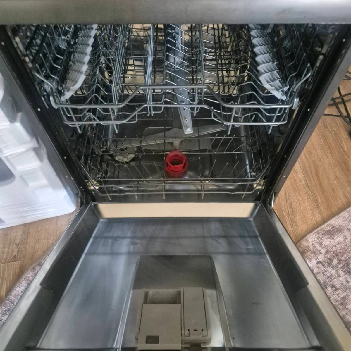 Dishwasher - Image 2