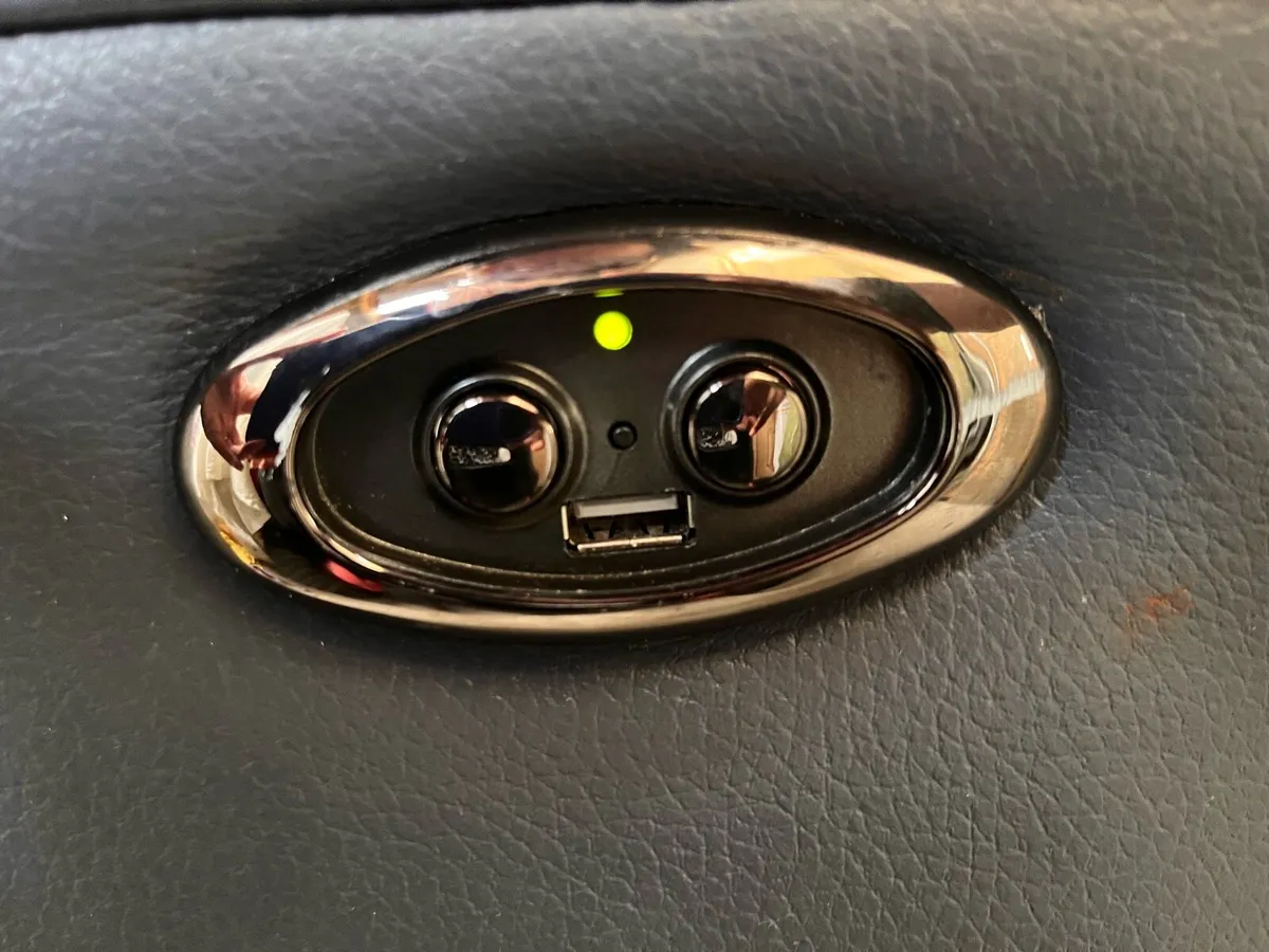 Electric recliner couch - Image 4