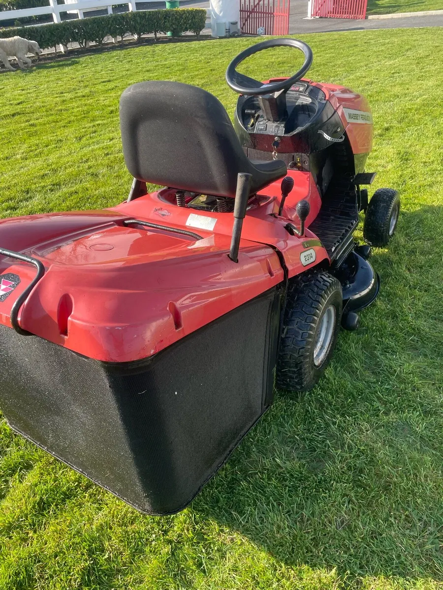 Tractor Lawnmower - Image 4