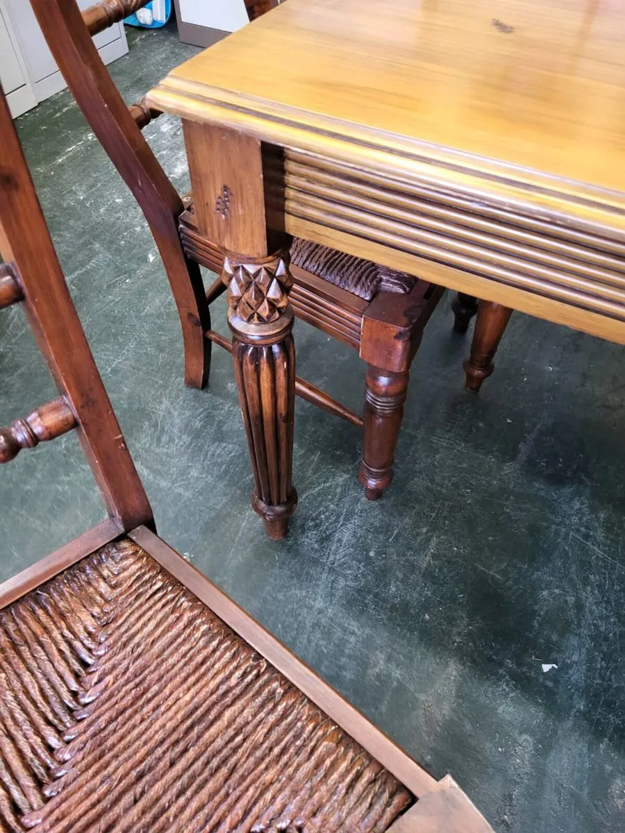 Good Dining table and six chairs - Image 3