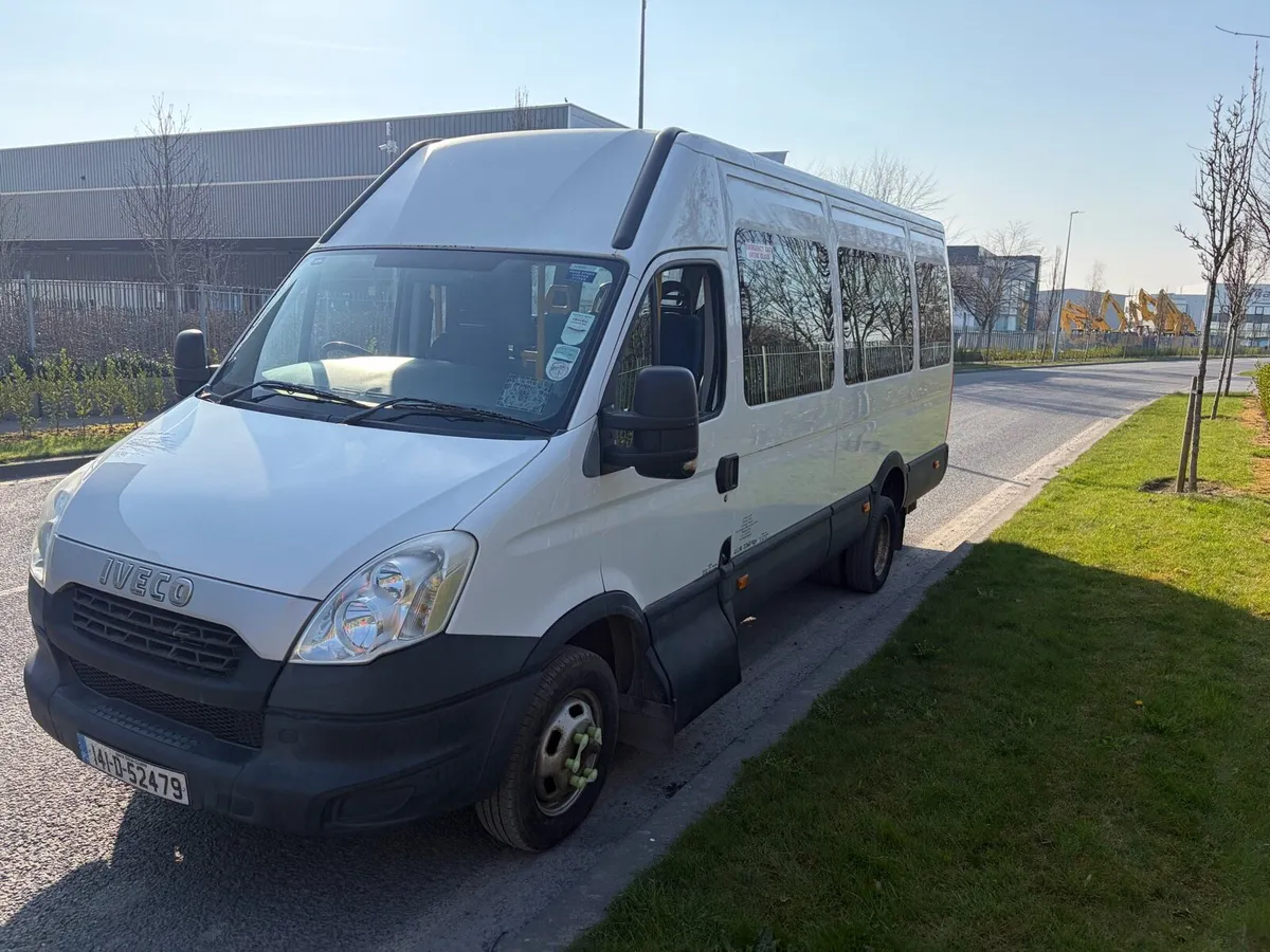 2014 iveco daily wheelchair minibus - Image 3