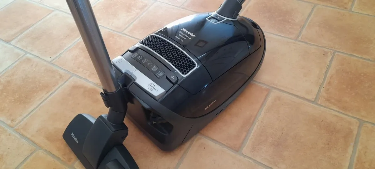 Miele vacuum/hoover cleaner - Image 3