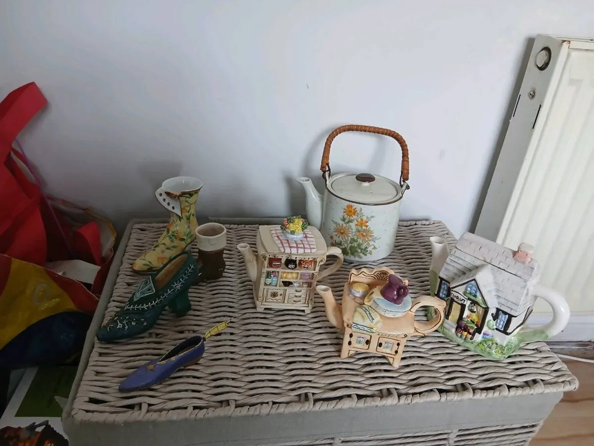 Job lot teapots and ornaments - Image 2