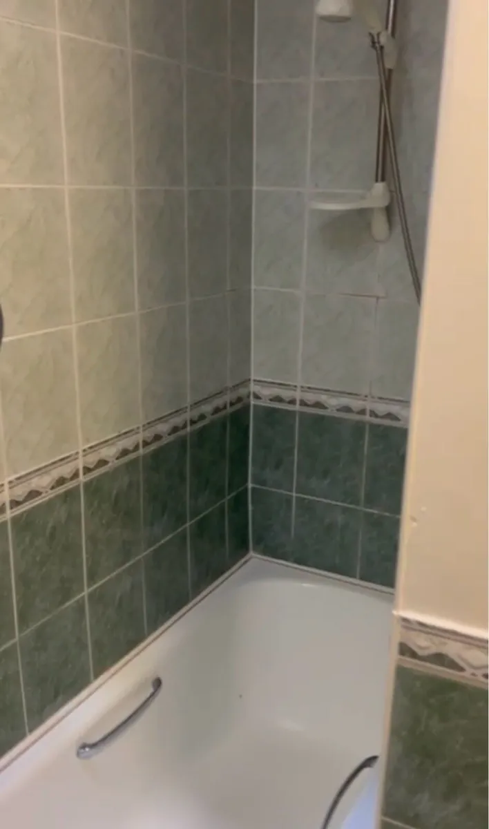 Free Bath and Shower - Image 2