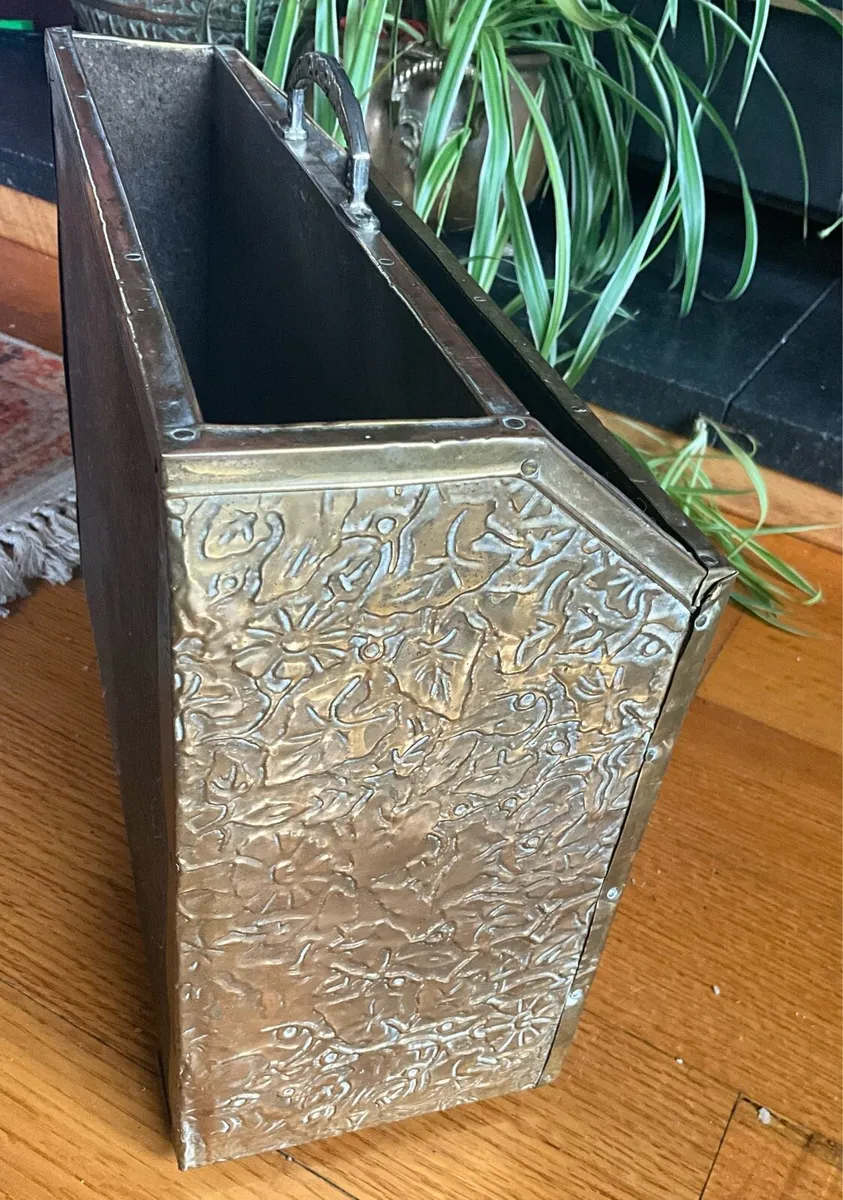 Embossed Brass Ship Design Magazine Holder - Image 4