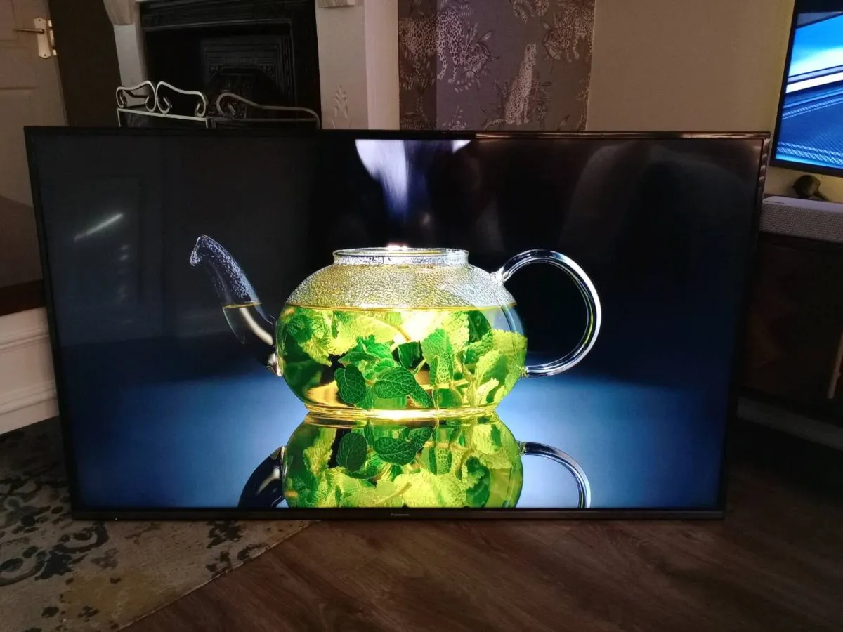 Panasonic 55" 4K UHD SMART TV TX-55GX550B - Image 2