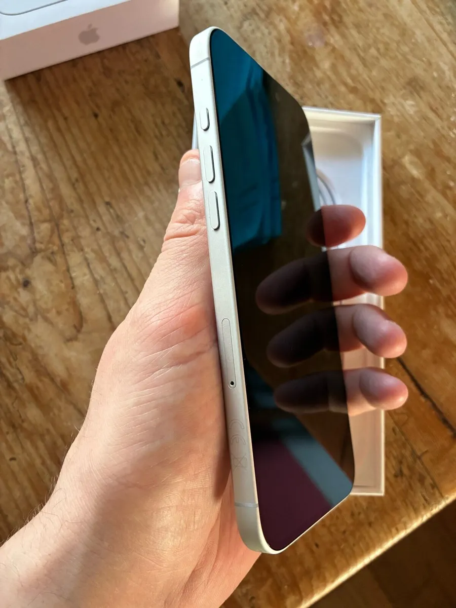 iPhone 16 Plus - Image 3
