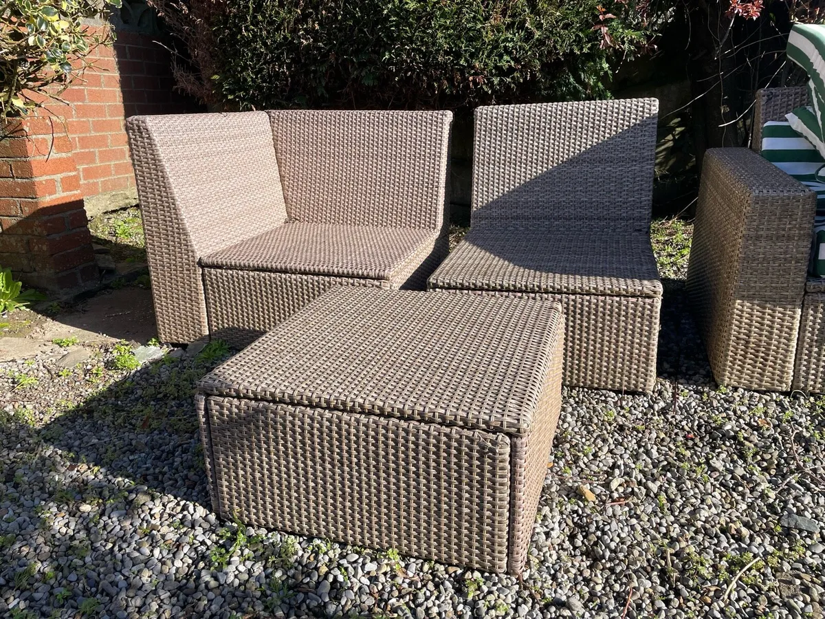 Garden furniture - Image 1