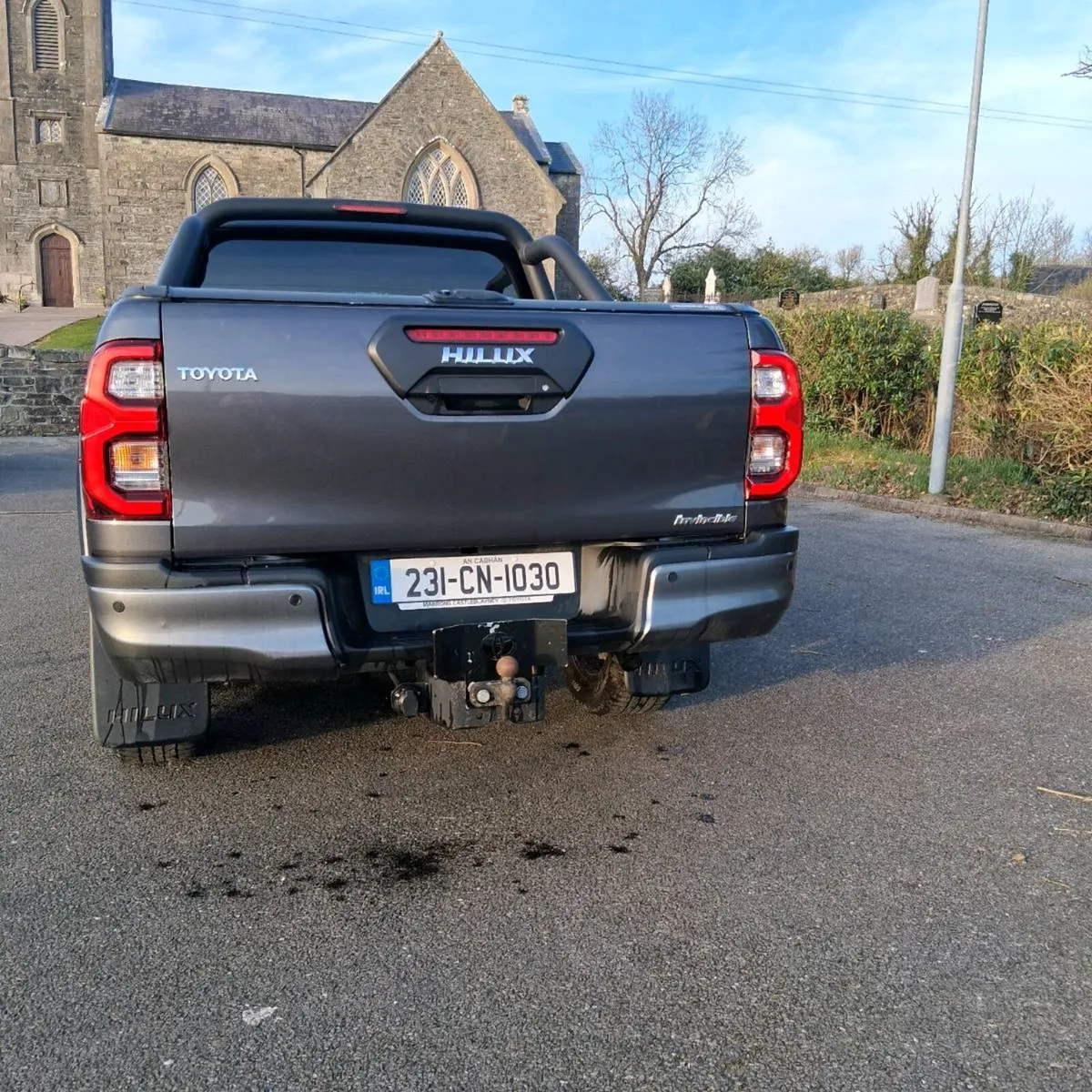 Toyota Hilux Invicible - Image 4