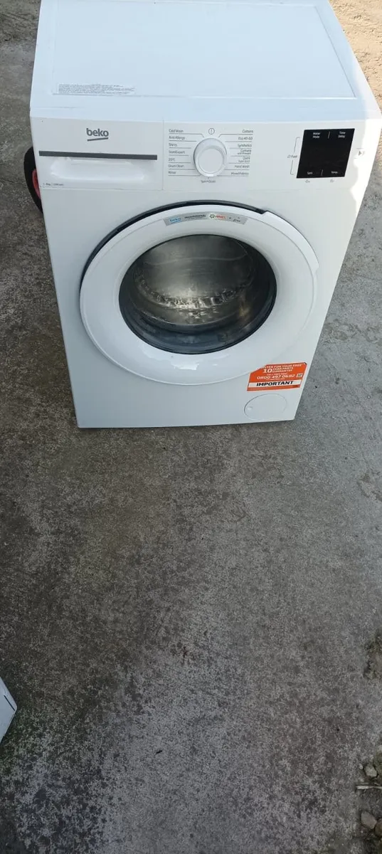 WASHING MACHINE  6 mth old - Image 1