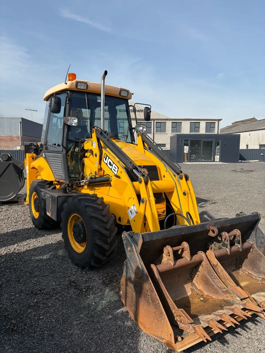 2016 JCB 2CX Airmaster 1 DR Backhoe - Image 1