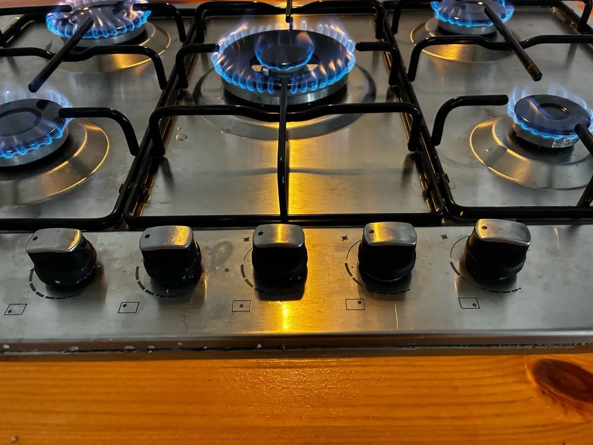 5 burner gas hob - Image 4
