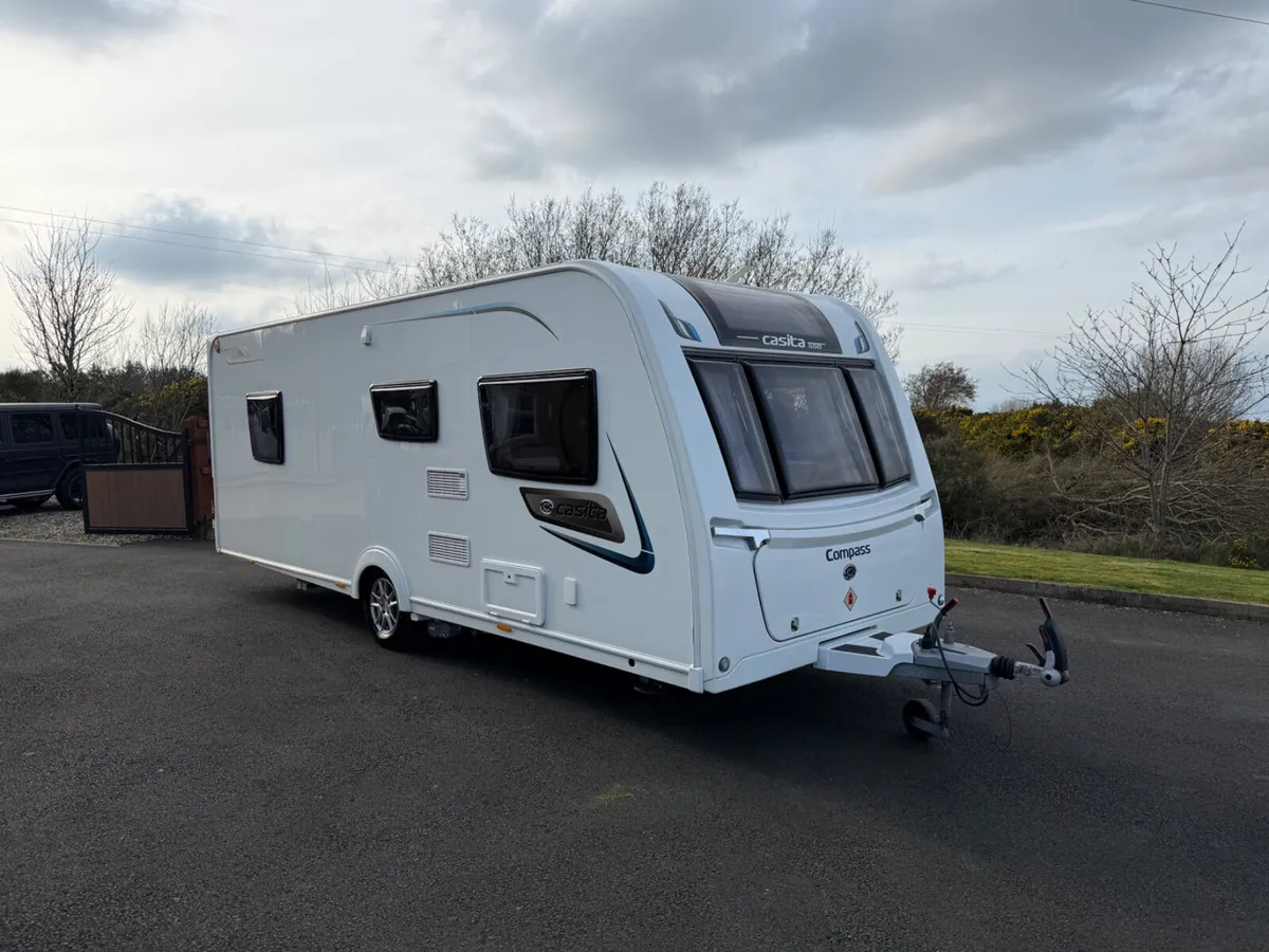 2019 Compass 550 island bed - Image 1