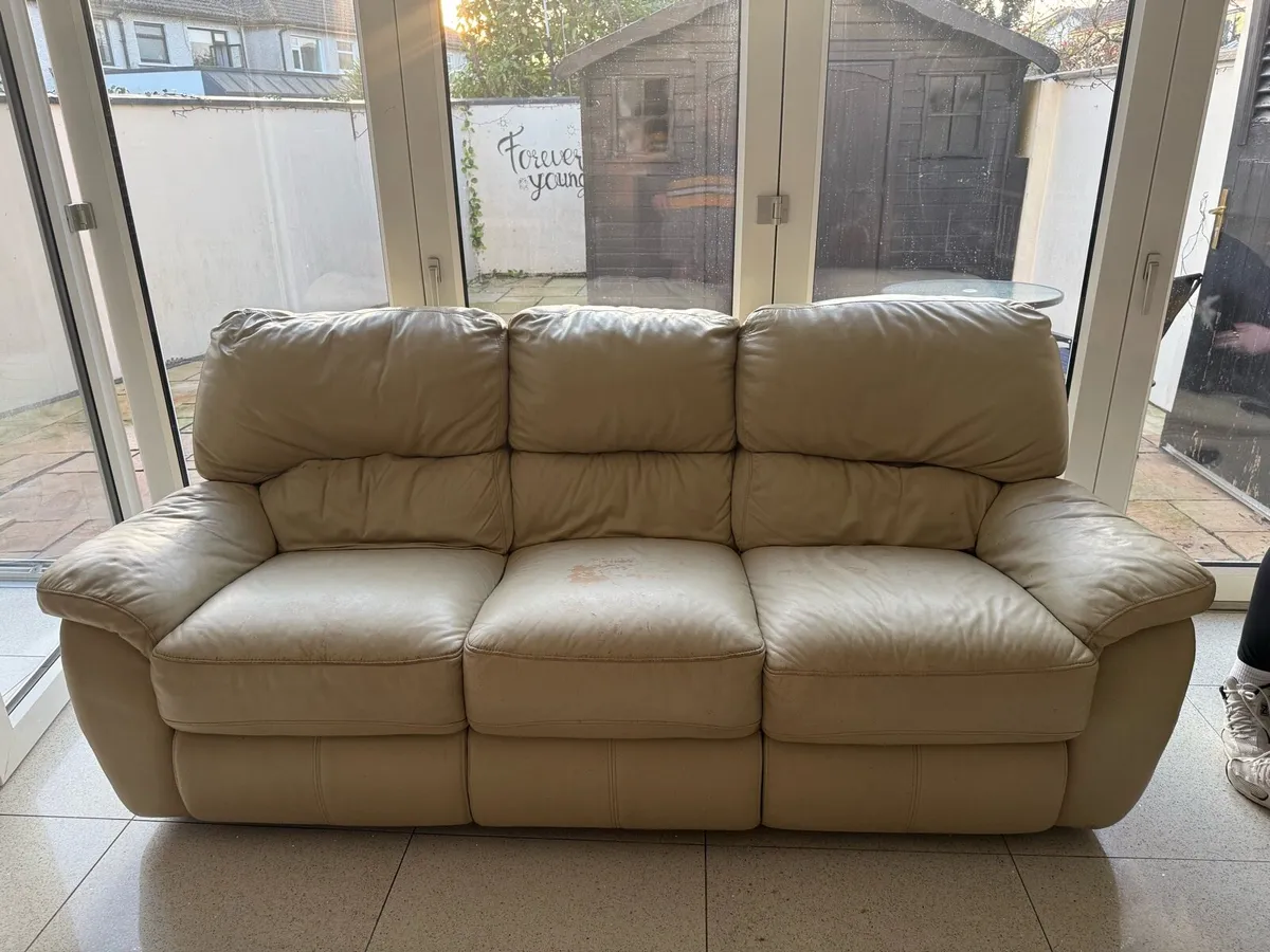 Free recliner sofa - Image 1