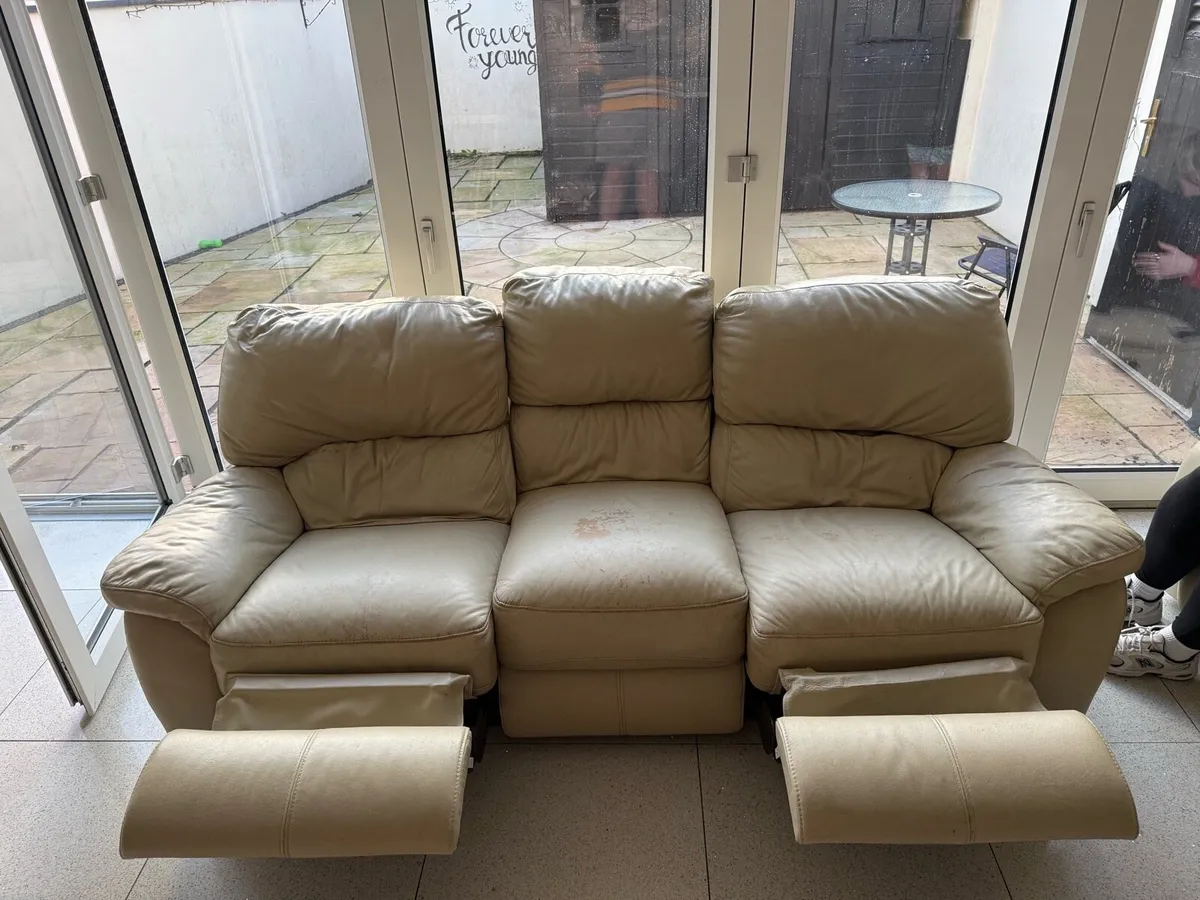 Free recliner sofa - Image 3