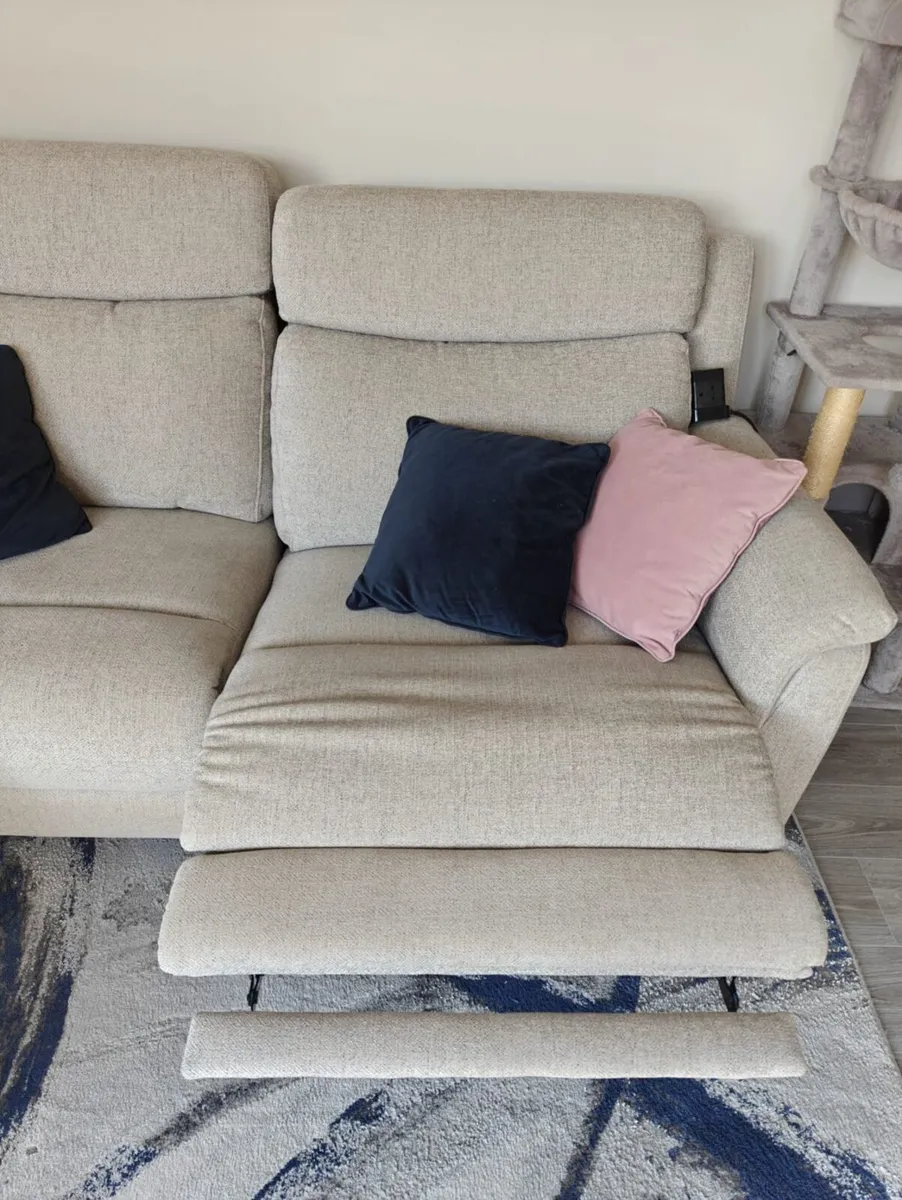 High Quality 2.5 Seater Electric Recliner Murphy H - Image 2