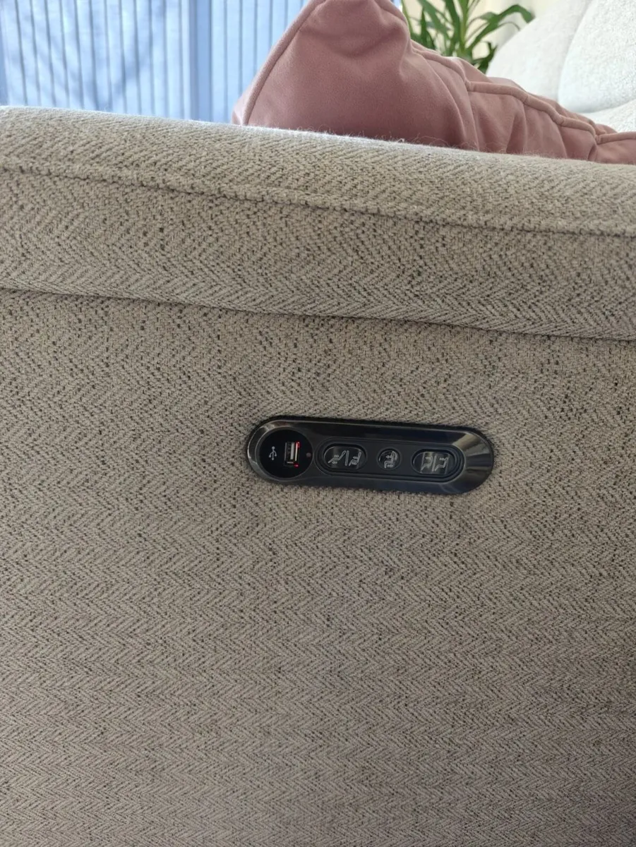 High Quality 2.5 Seater Electric Recliner Murphy H - Image 3