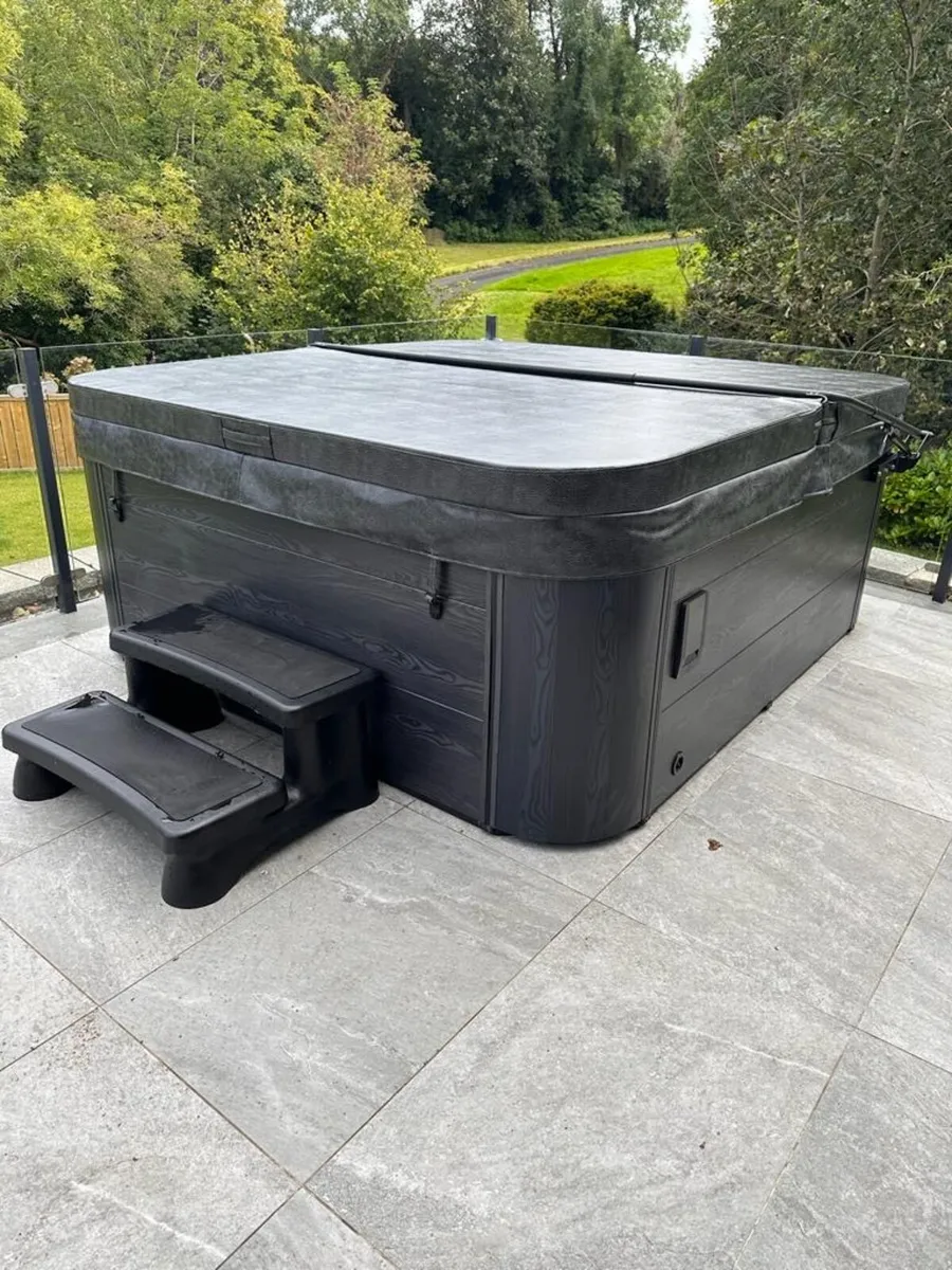 The Dalkey 7 seater Hot Tub with cover - Image 2