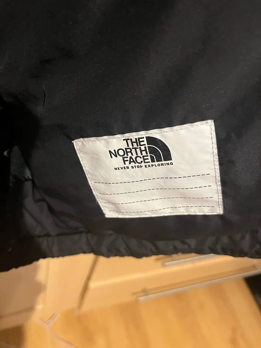 Black north face kids xxl jacket - Image 3