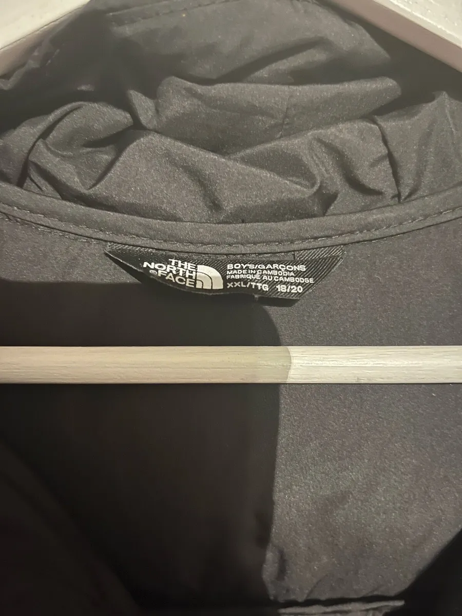 Black north face kids xxl jacket - Image 2