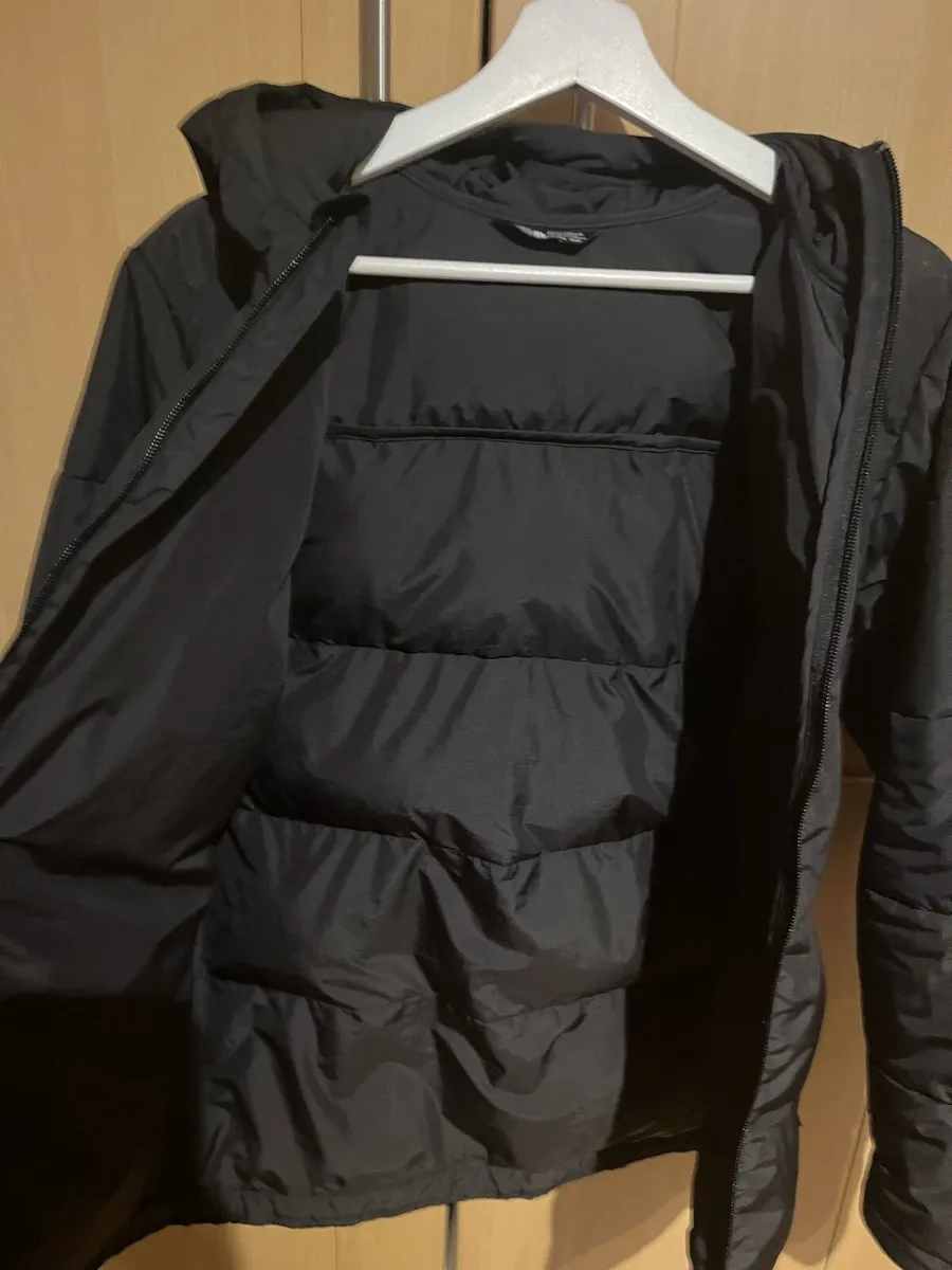 Black north face kids xxl jacket - Image 4