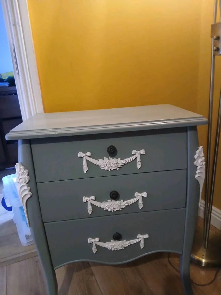 Chest of Drawers and Side Table €130 per piece - Image 1