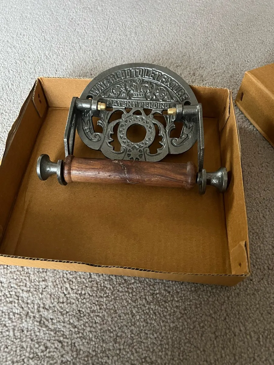 Toilet roll holder - Image 3