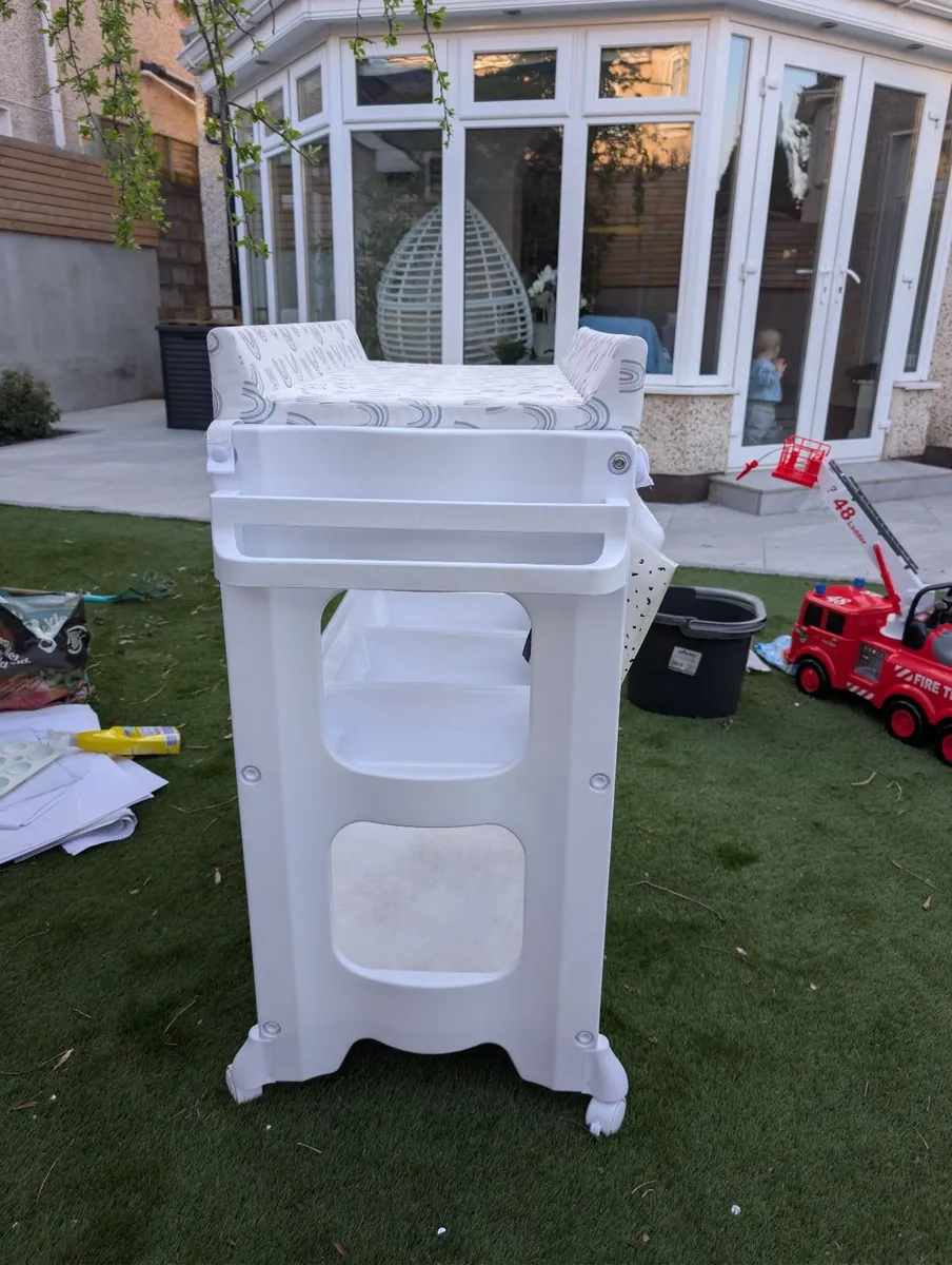 Baby changing table & bath - Image 2