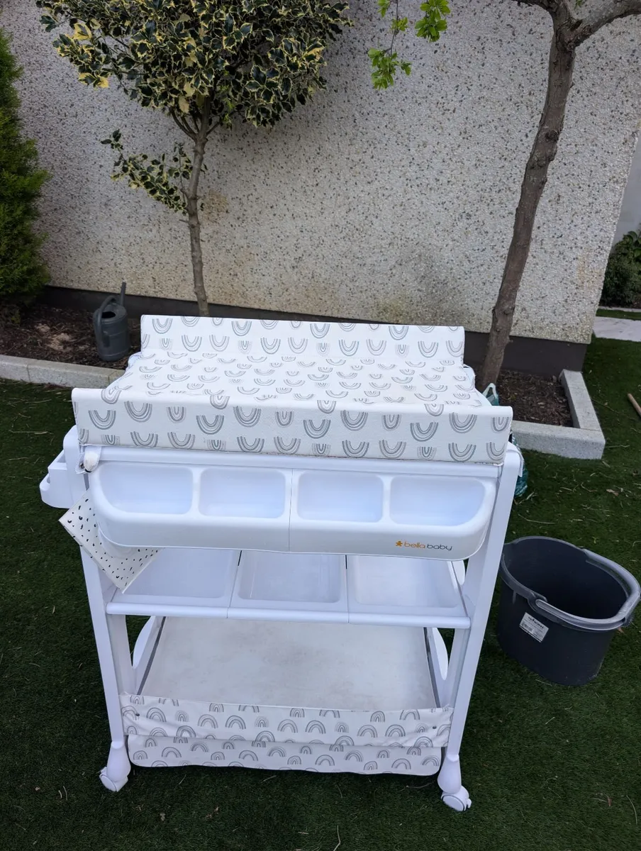 Baby changing table & bath - Image 3