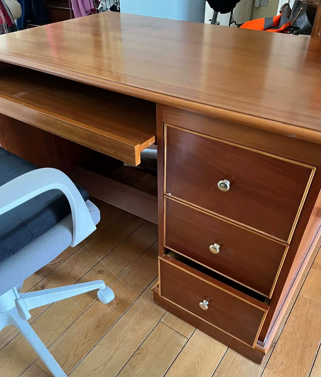 office desk - Image 1