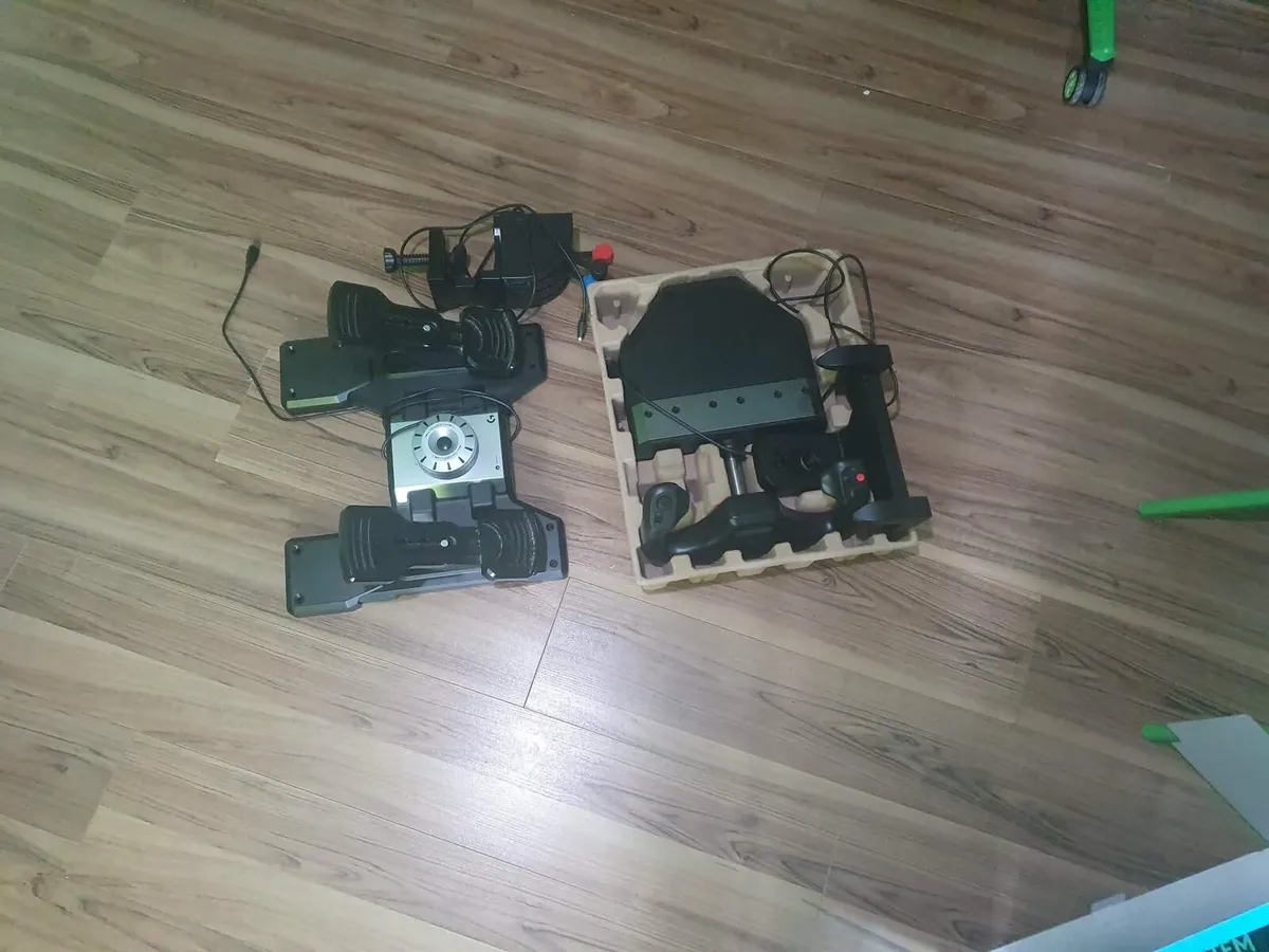 Flight Yoke and pedals for PC - Image 1