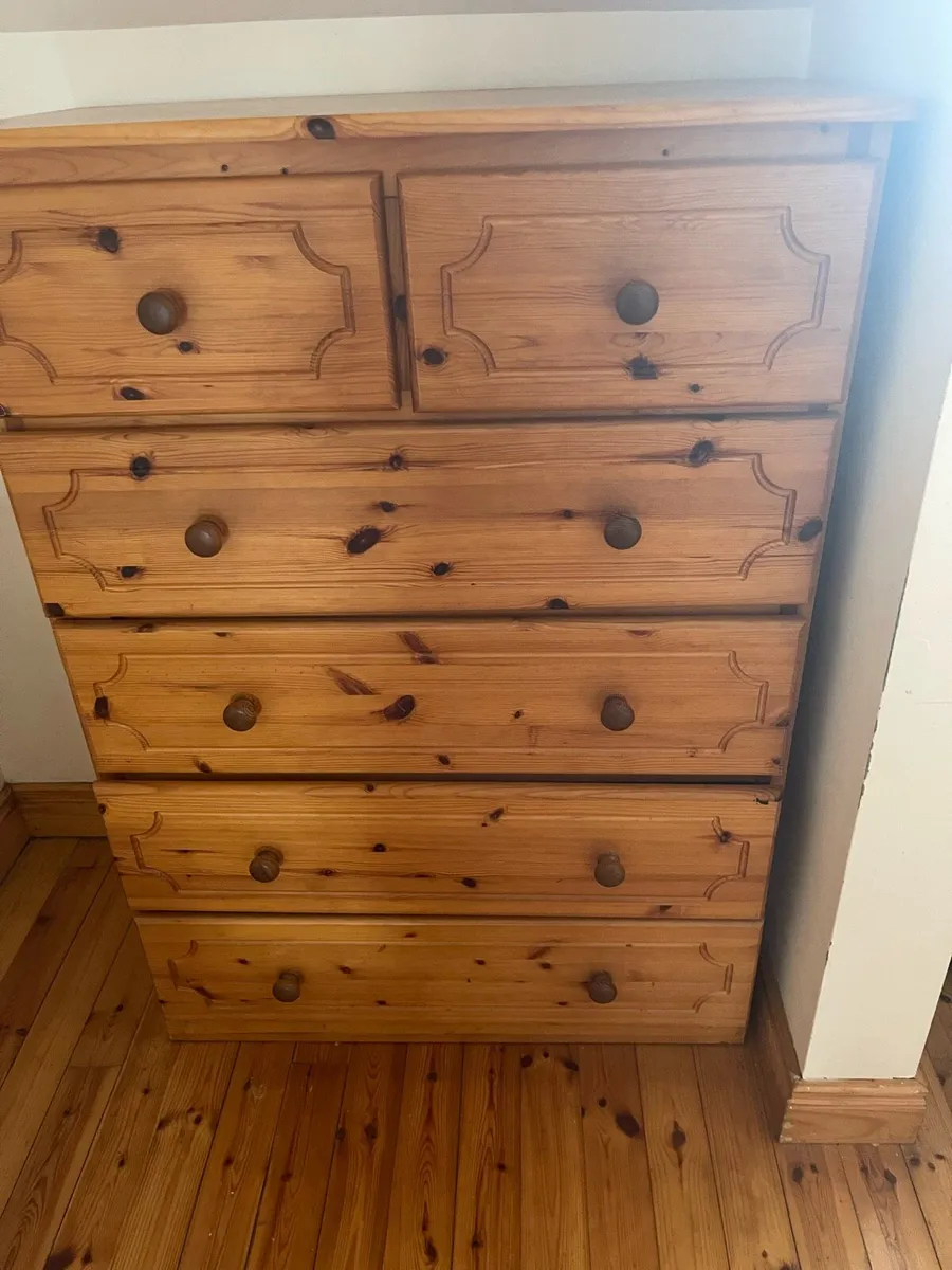 Chest of drawers
