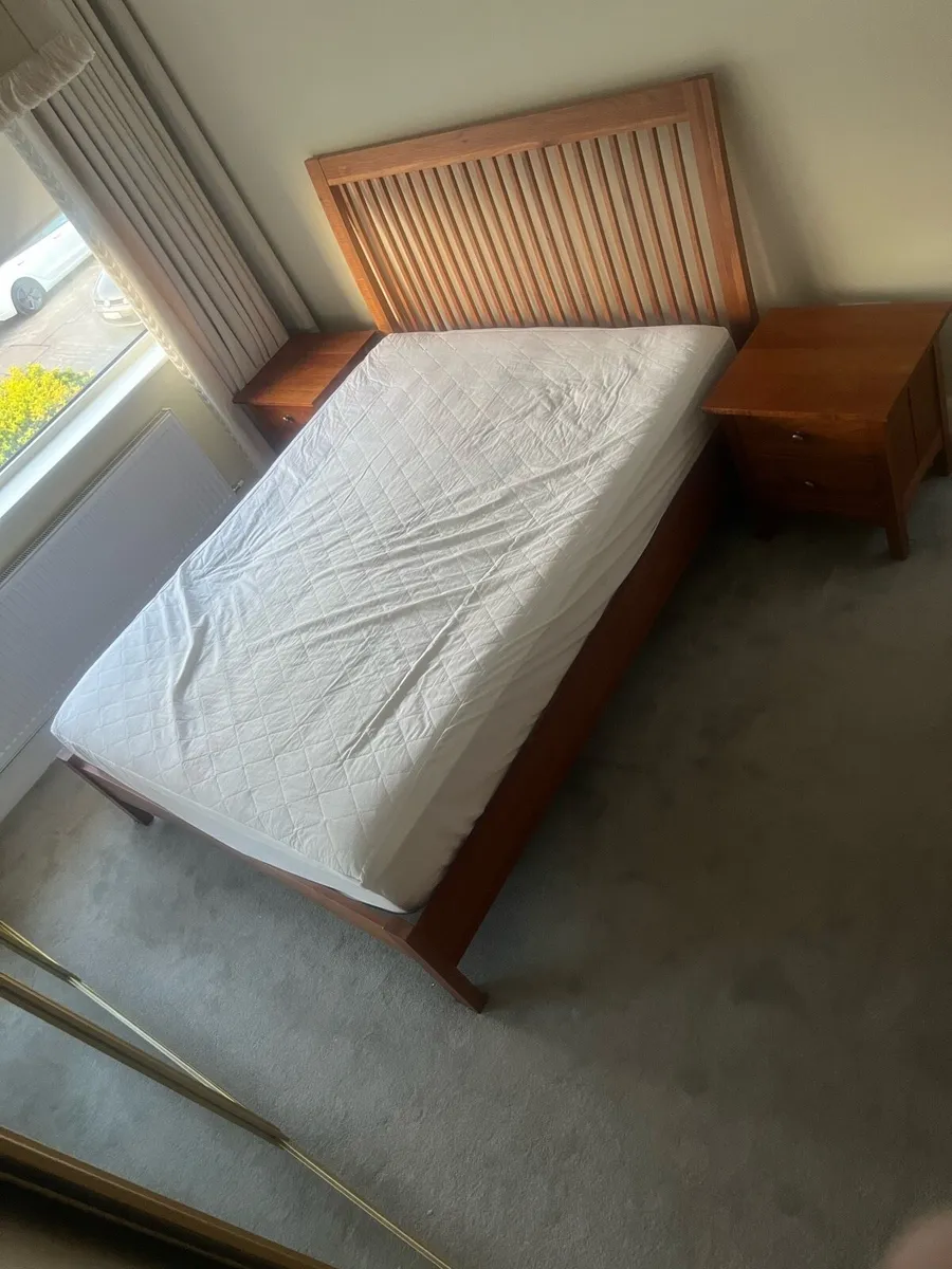 King size bed - Image 1