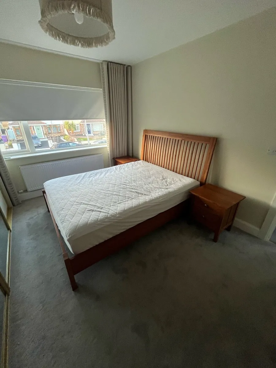 King size bed - Image 4