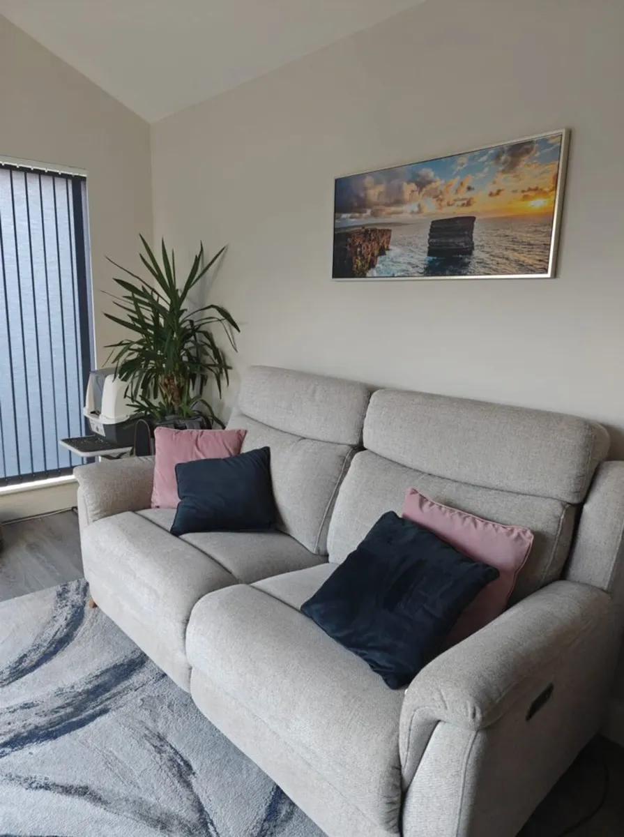 High Quality 2.5 Seater Electric Recliner Murphy H - Image 4