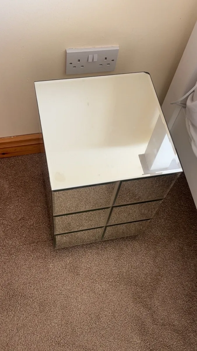 Mirrored Lamp Stand - Image 3