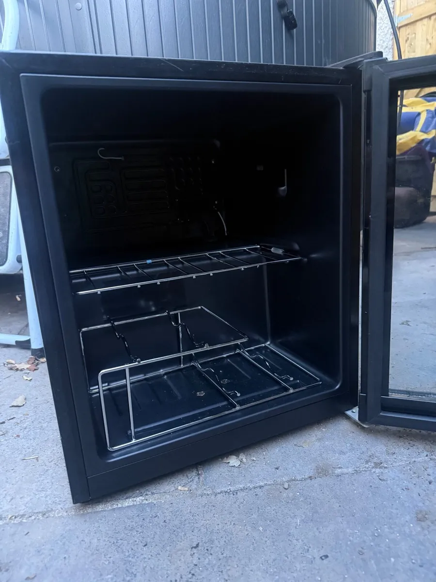 Wine fridge - Image 2