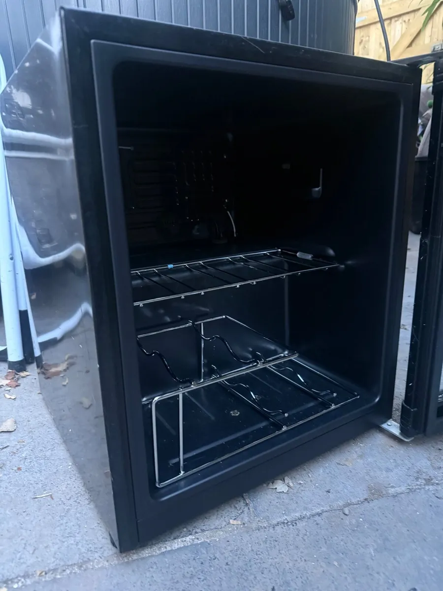 Wine fridge - Image 3